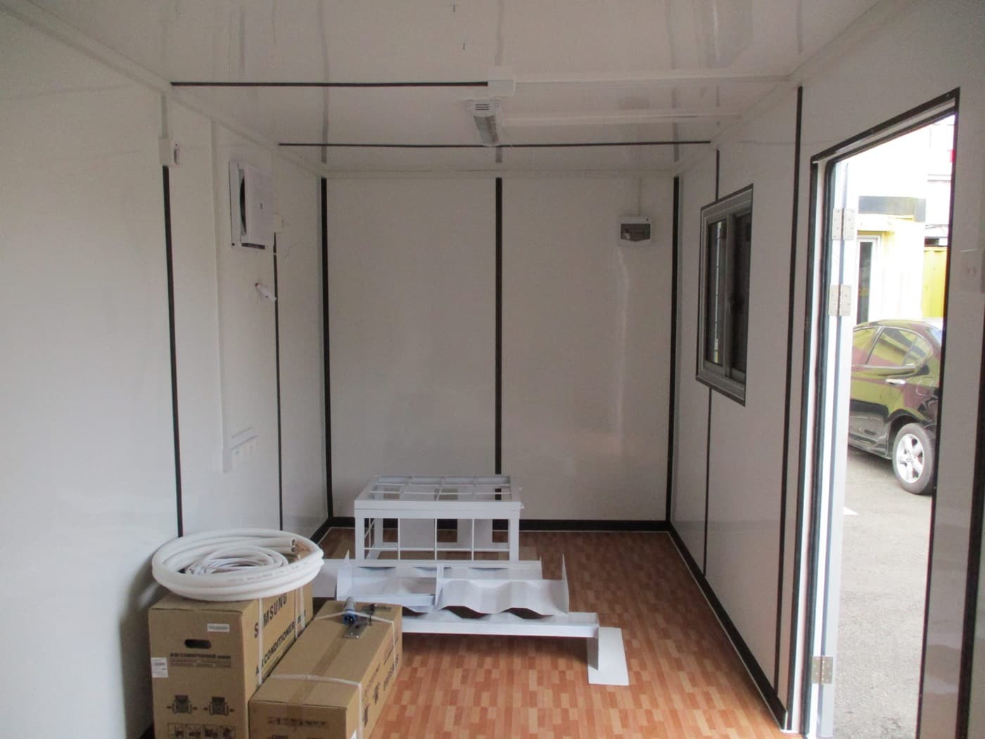 Interior de oficina en contenedor en La Chorrera